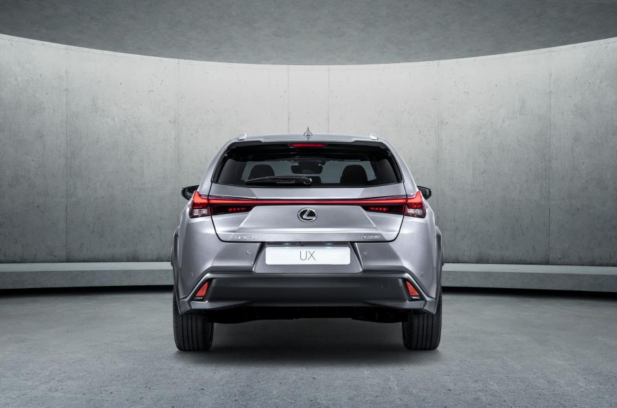  Lexus UX200 2018 года  (WW) (фото 2 из 11)